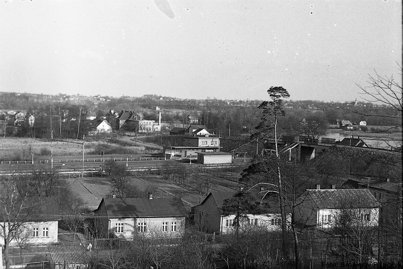Zprava dům čp. 251, následuje dům čp. 252, čp. 257 a část domu čp. 258 (poslední obyvatelé: Pytlik R.). Se souhlasem autora fotografie p. Bronislava Filipczyka, ze soukromé sbírky.