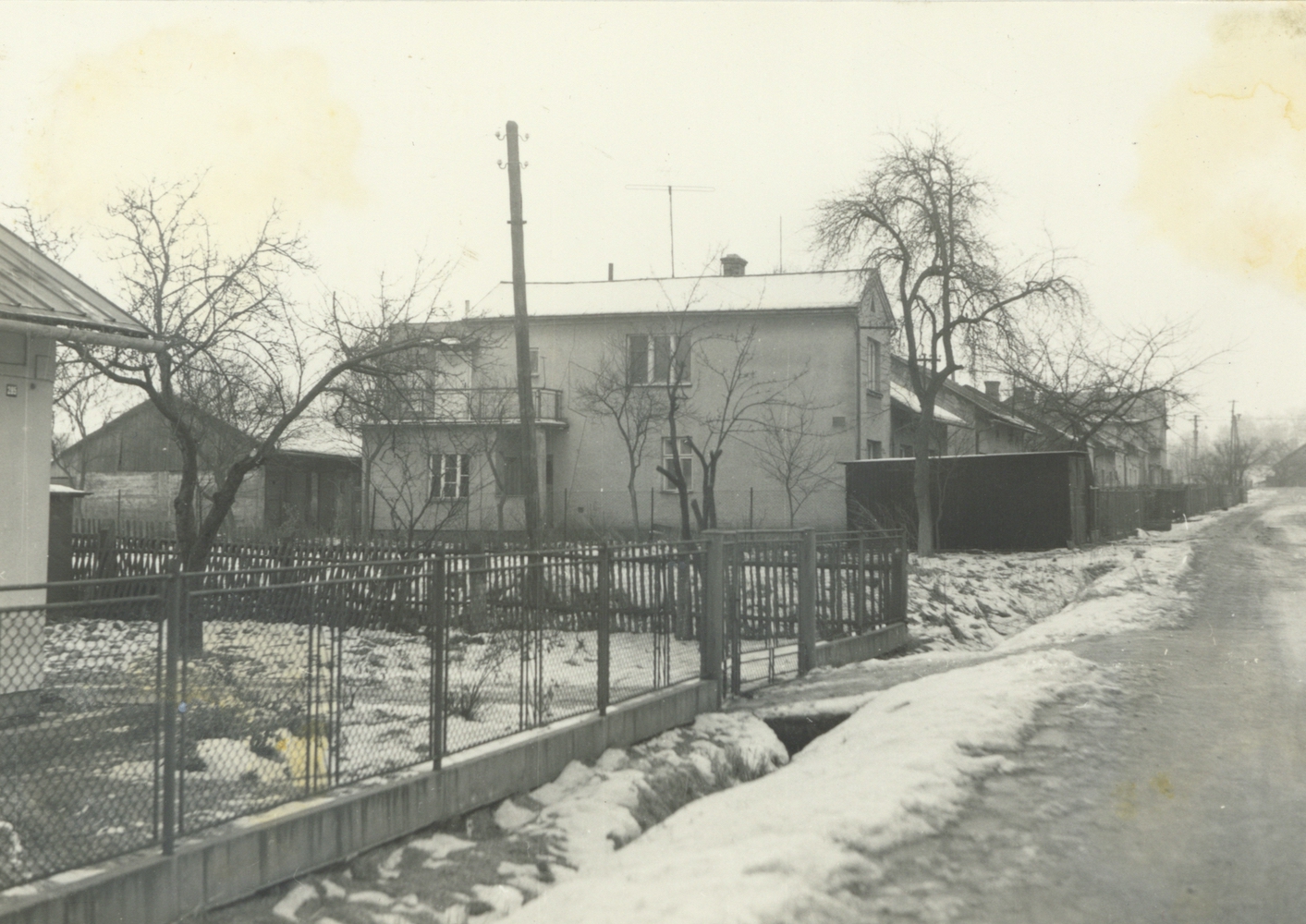 Dům čp. 275, 401 (poslední obyvatelé: Walek A.) na fotografii z roku 1977