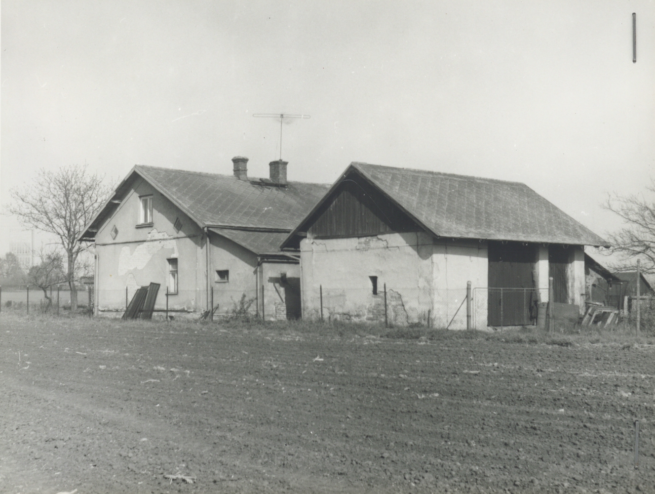 Dům čp. 281 na parc.č. 1550 (fotografie z května 1980) byl demolován 6.11.1981 (poslední obyvatelé: Promný K.)
