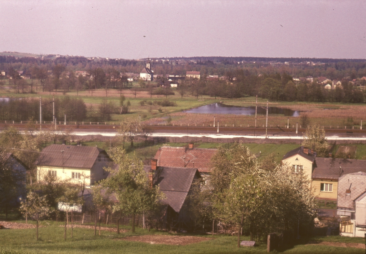 Žlutý dům vlevo: čp. 285 (se souhlasem autora fotografie p. Bronislava Filipczyka, ze soukromé sbírky)