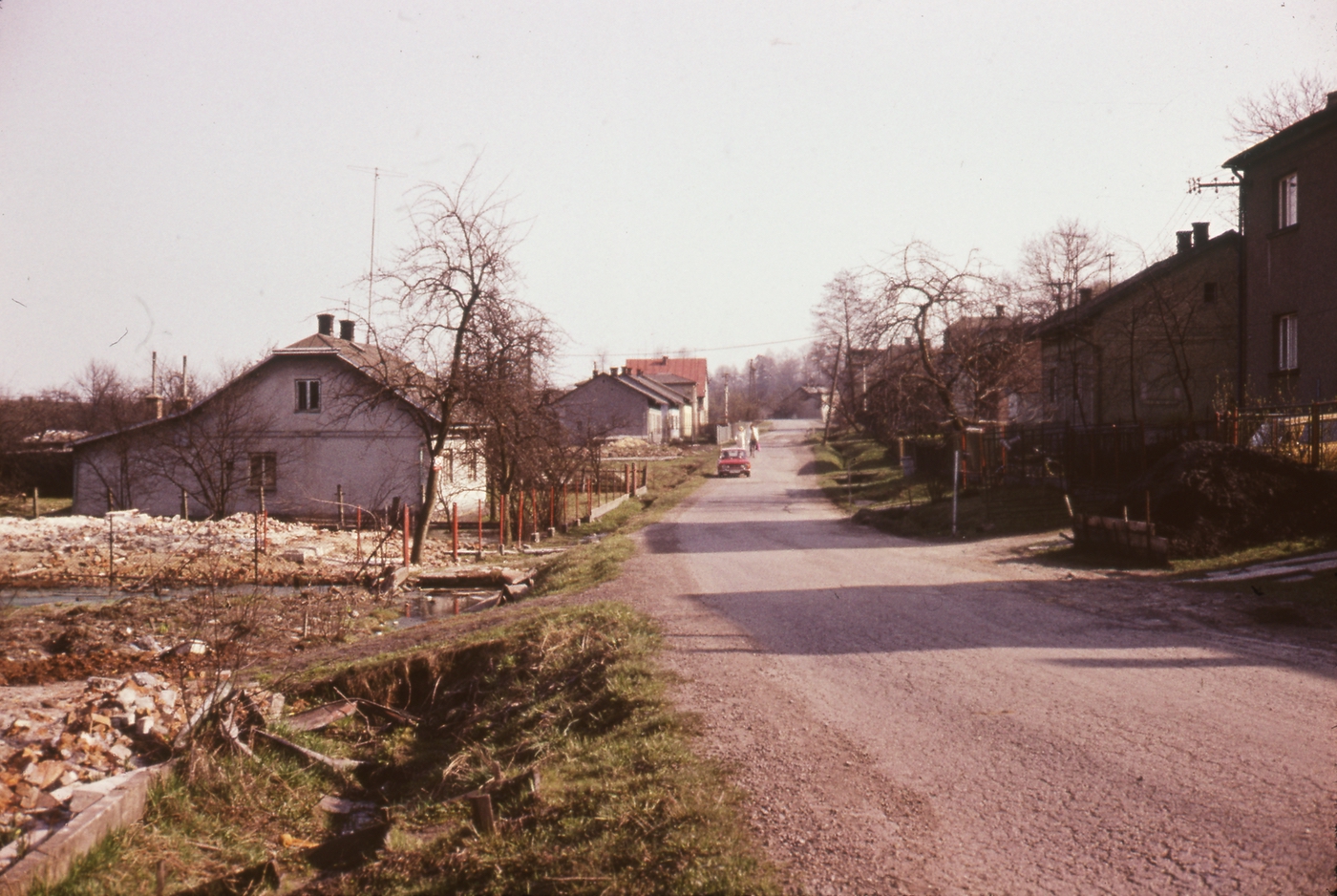Pohled na Kajzarovu kolonii. Vlevo dům čp. 285 (se souhlasem autora fotografie, p. Bronislava Filipczyka, ze soukromé sbírky)