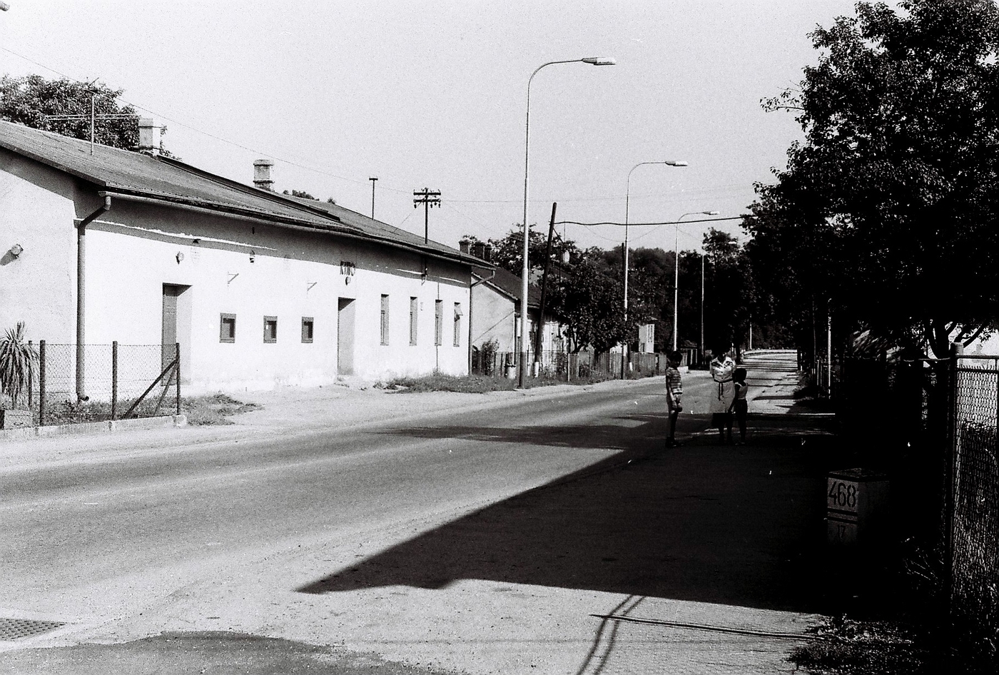 Vlevo budova Kina čp. 3 (poslední obyvatelé: Urbanek, Waloszek E.)