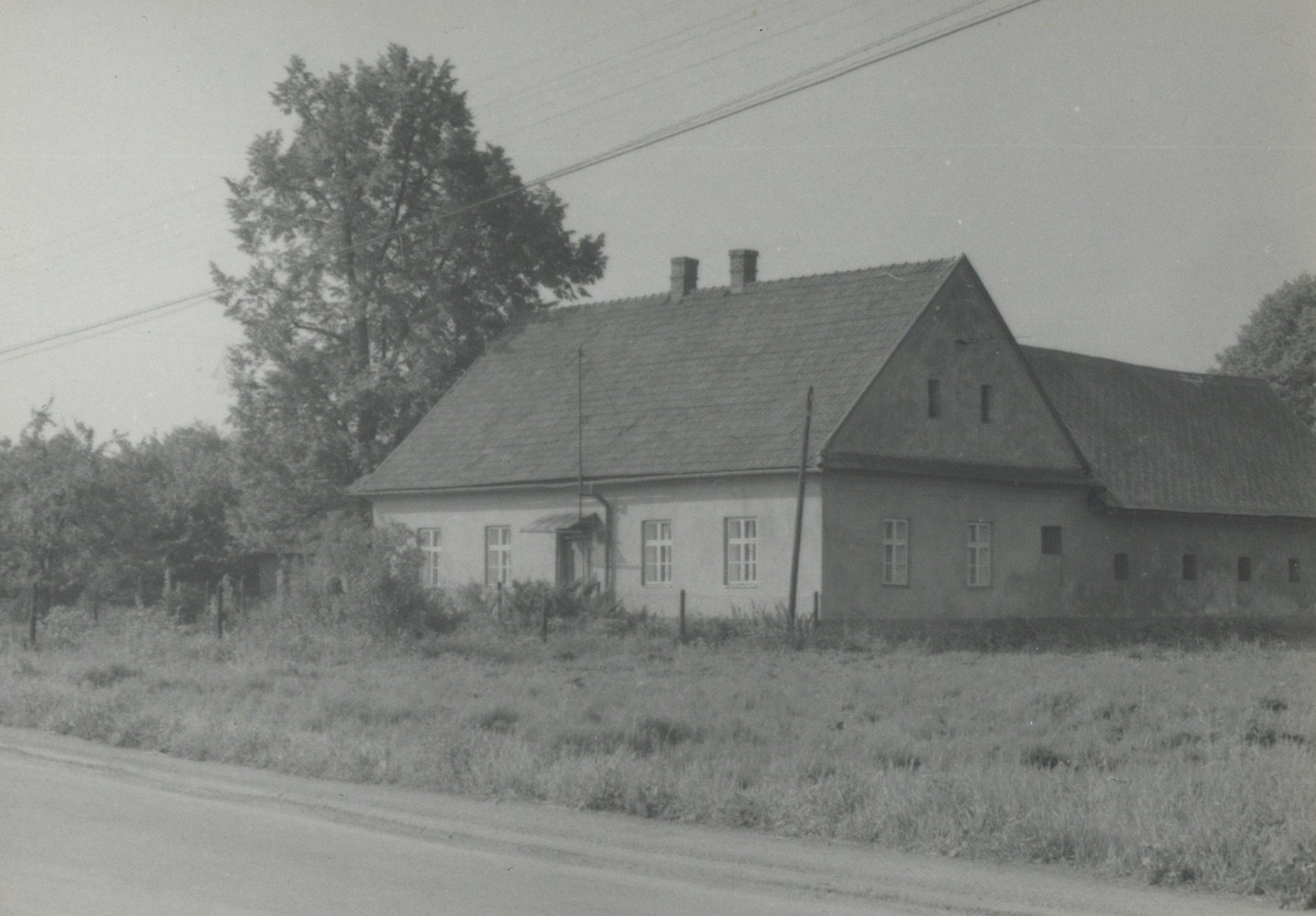 Dům čp. 31 na snímku z roku 1986 (poslední obyvatelé: Křistek J.). Se svolením p. Vladislava O., ze soukromé sbírky.