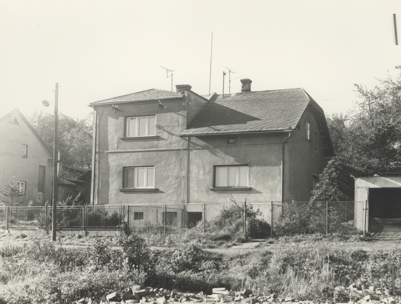 Dům čp. 329 (poslední obyvatelé: Gemrot R., Coufal) a 528 (poslední obyvatelé: Gemrotová Š., Witosz)
