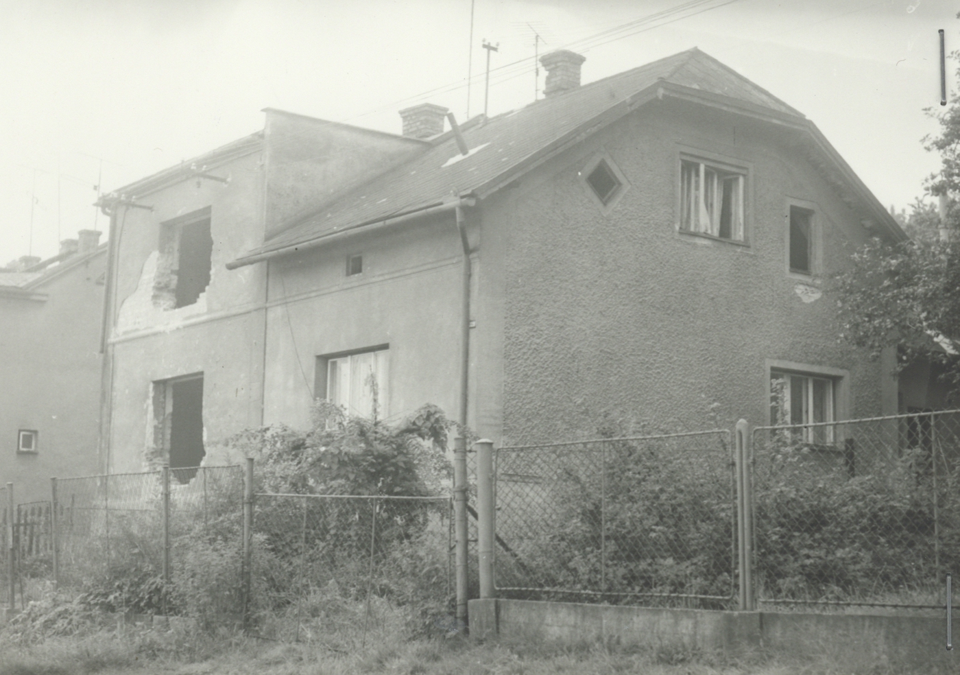 Dům čp. 329 (poslední obyvatelé: Gemrot R., Coufal) a 528 (poslední obyvatelé: Gemrotová Š., Witosz)