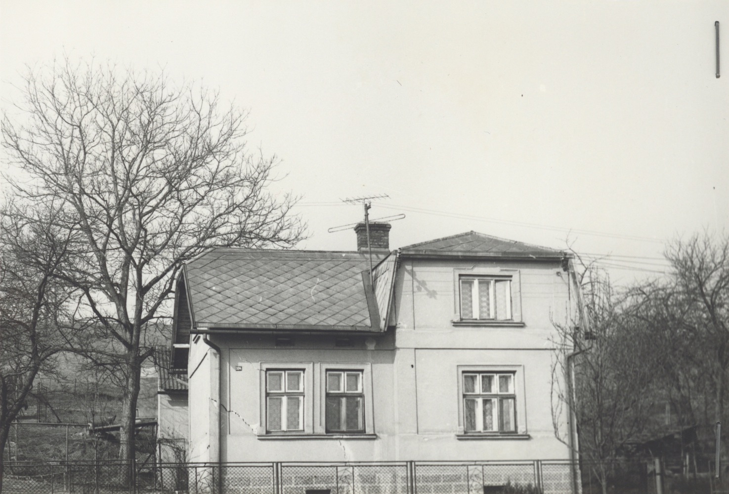 Dům čp. 334 na fotografii z roku 1979 (poslední obyvatelé: Broda, Sztula J.)