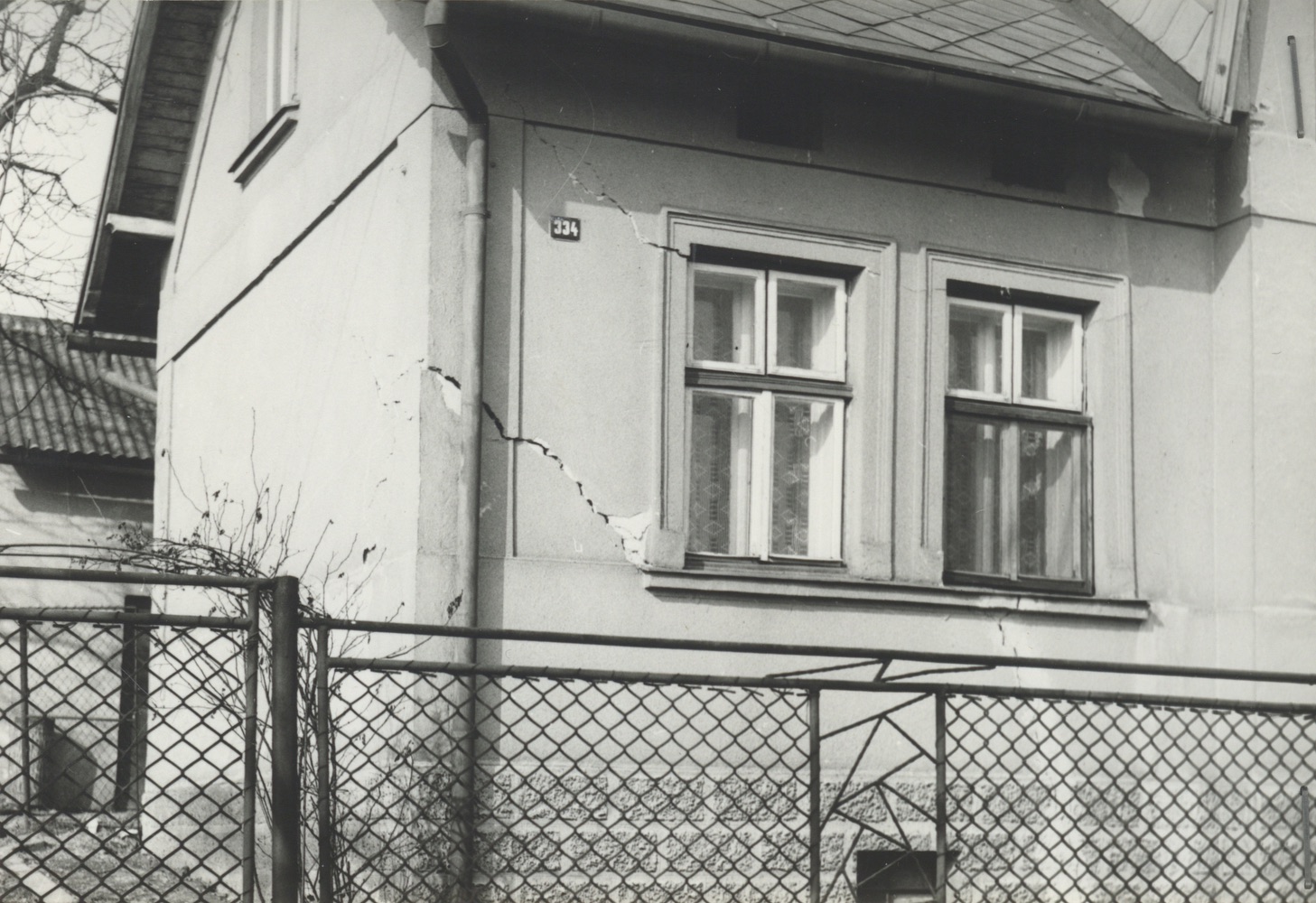 Dům čp. 334 na fotografii z roku 1979 (poslední obyvatelé: Broda, Sztula J.)