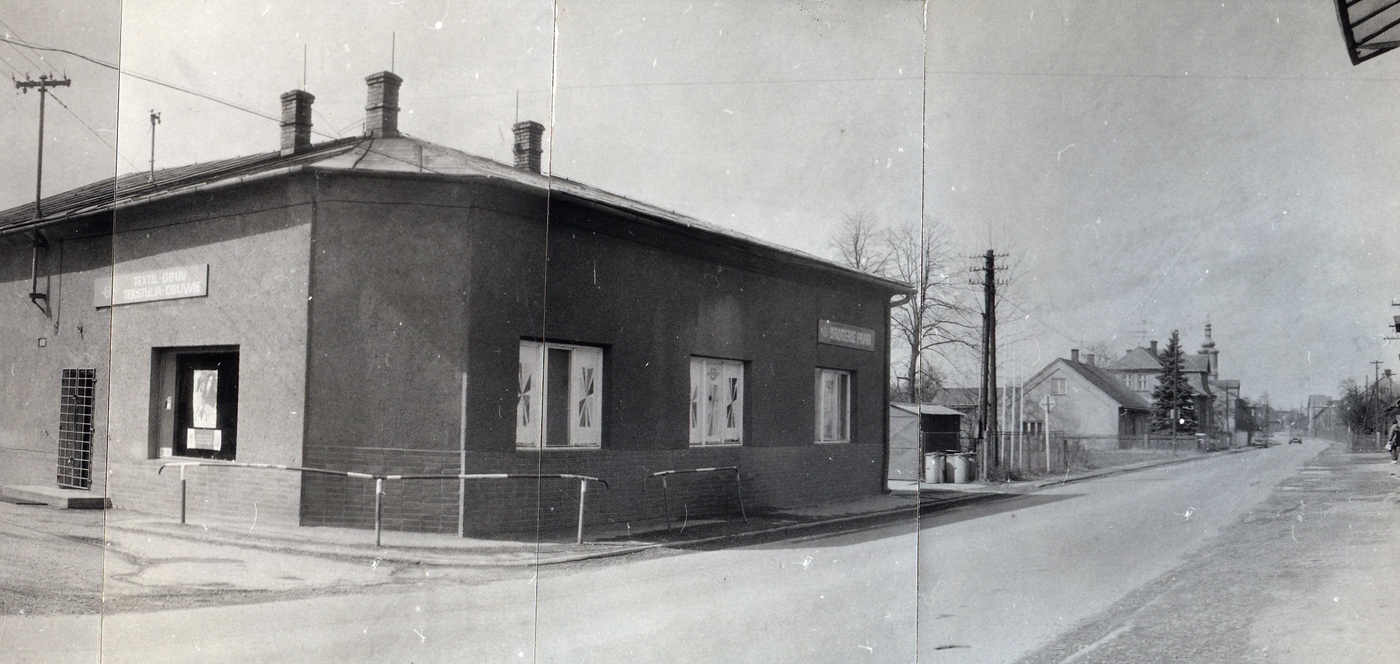 Dům čp. 35: původně pošta, později obchod (s laskavým svolením autora fotografie p. Bronislava Filipczyka, ze soukromé sbírky)