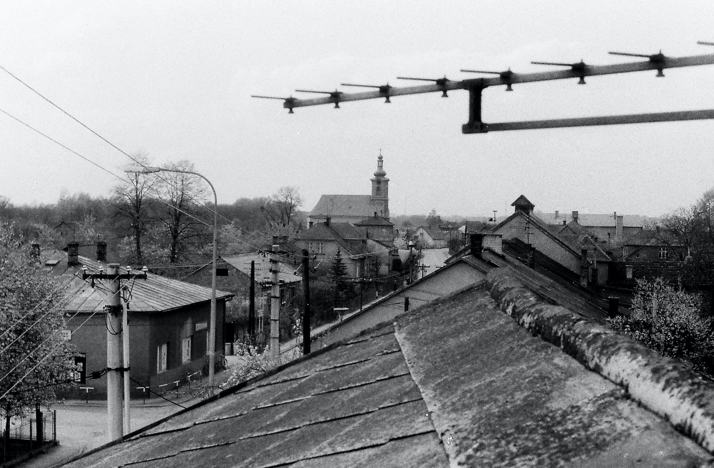 Vlevo dole obchod čp. 35 (s laskavým svolením autora fotografie p. Bronislava Filipczyka, ze soukromé sbírky)