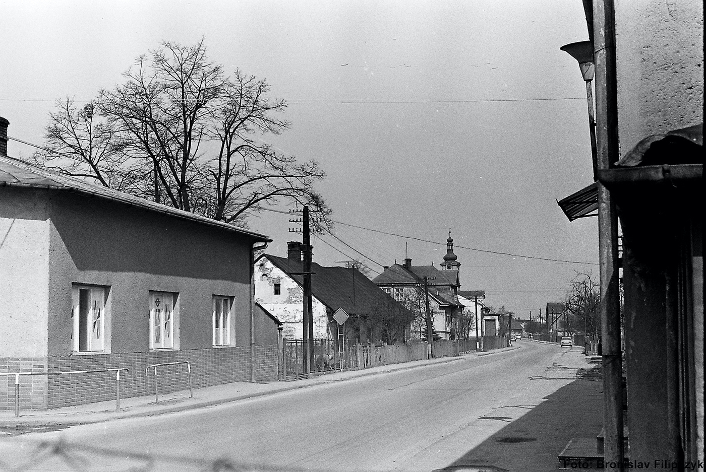 Vlevo část obchodu čp. 35 (s laskavým svolením autora fotografie p. Bronislava Filipczyka, ze soukromé sbírky)