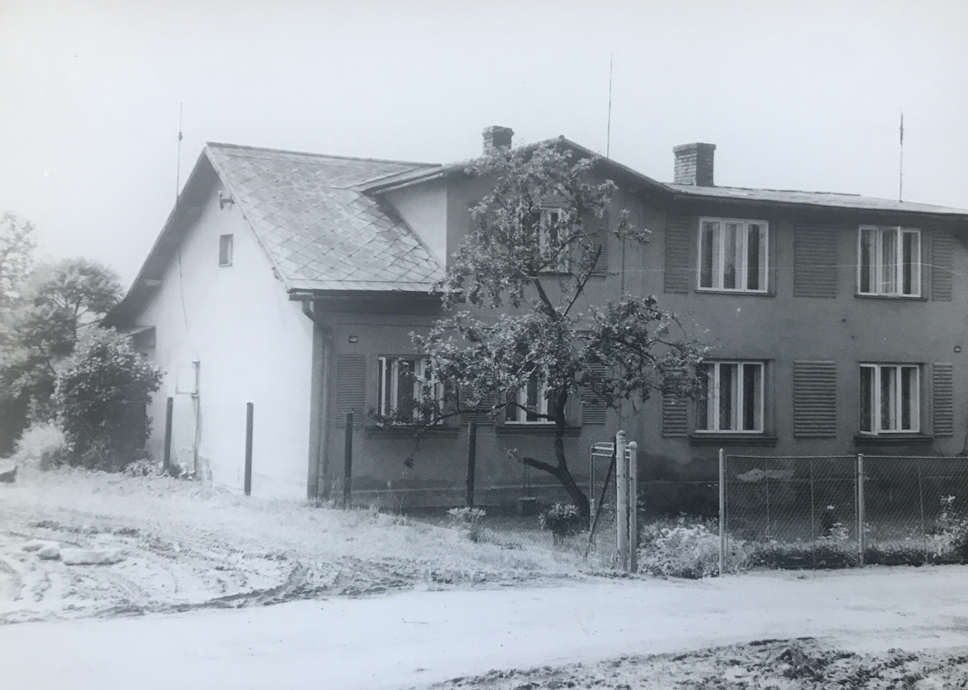 Dům čp. 468 (poslední obyvatelé: Domaslowski F.) a čp. 350 (poslední obyvatelé: Mončka V.)