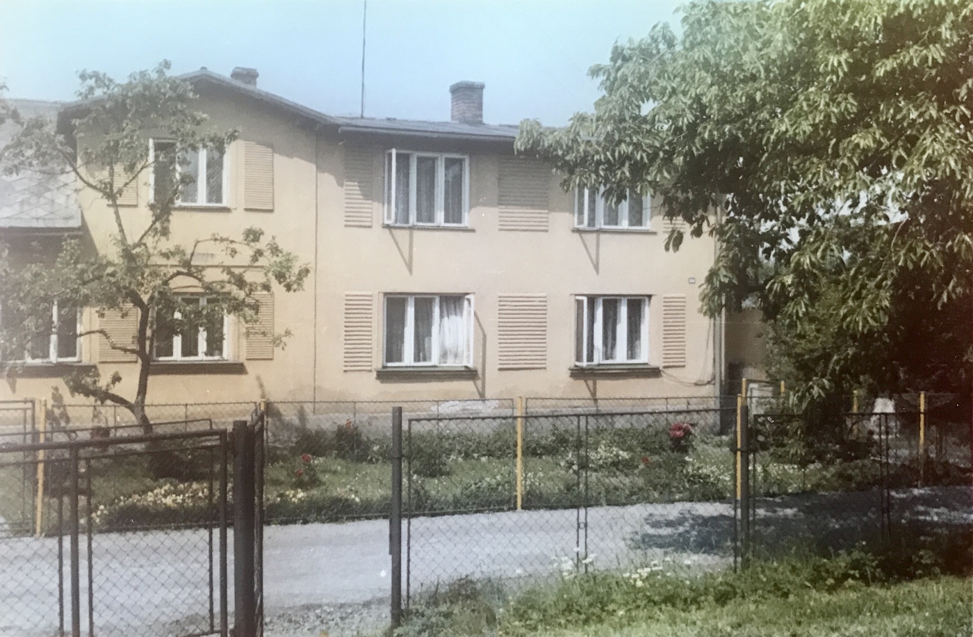 Dům čp. 468 (poslední obyvatelé: Domaslowski F.) a čp. 350 (poslední obyvatelé: Mončka V.)