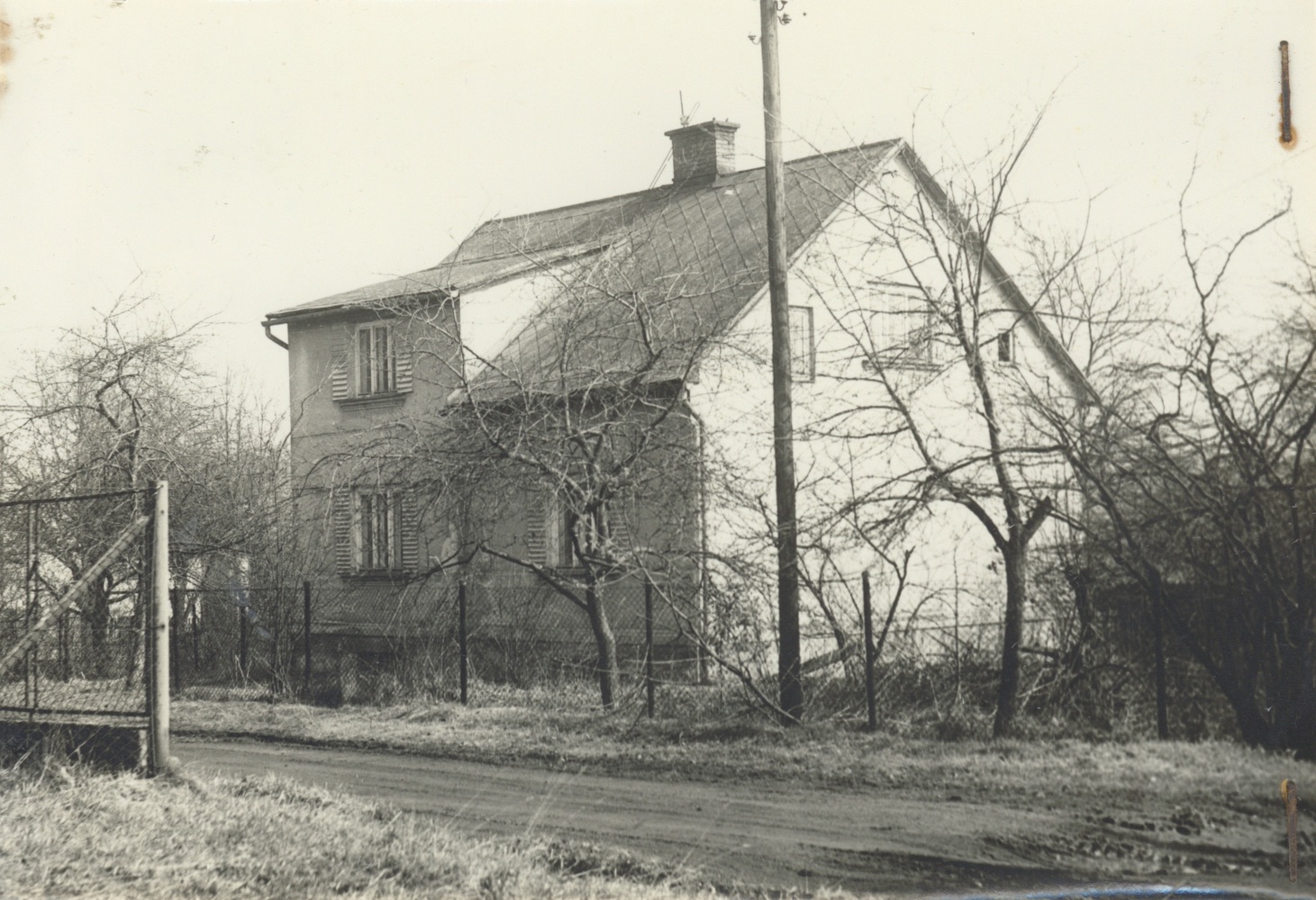 Dům čp. 450 (poslední obyvatelé: Franiokovi) na snímku z roku 1979