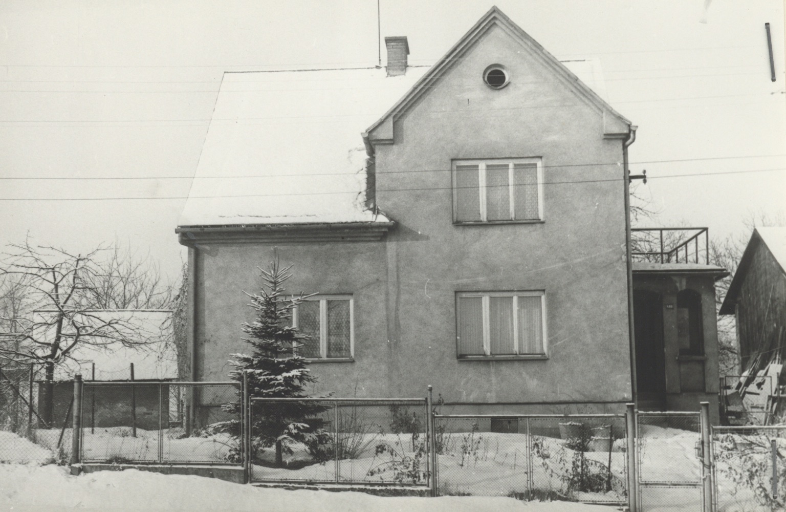 Dům čp. 490 na fotografii z roku 1979 (poslední obyvatelé: Sikora R.)