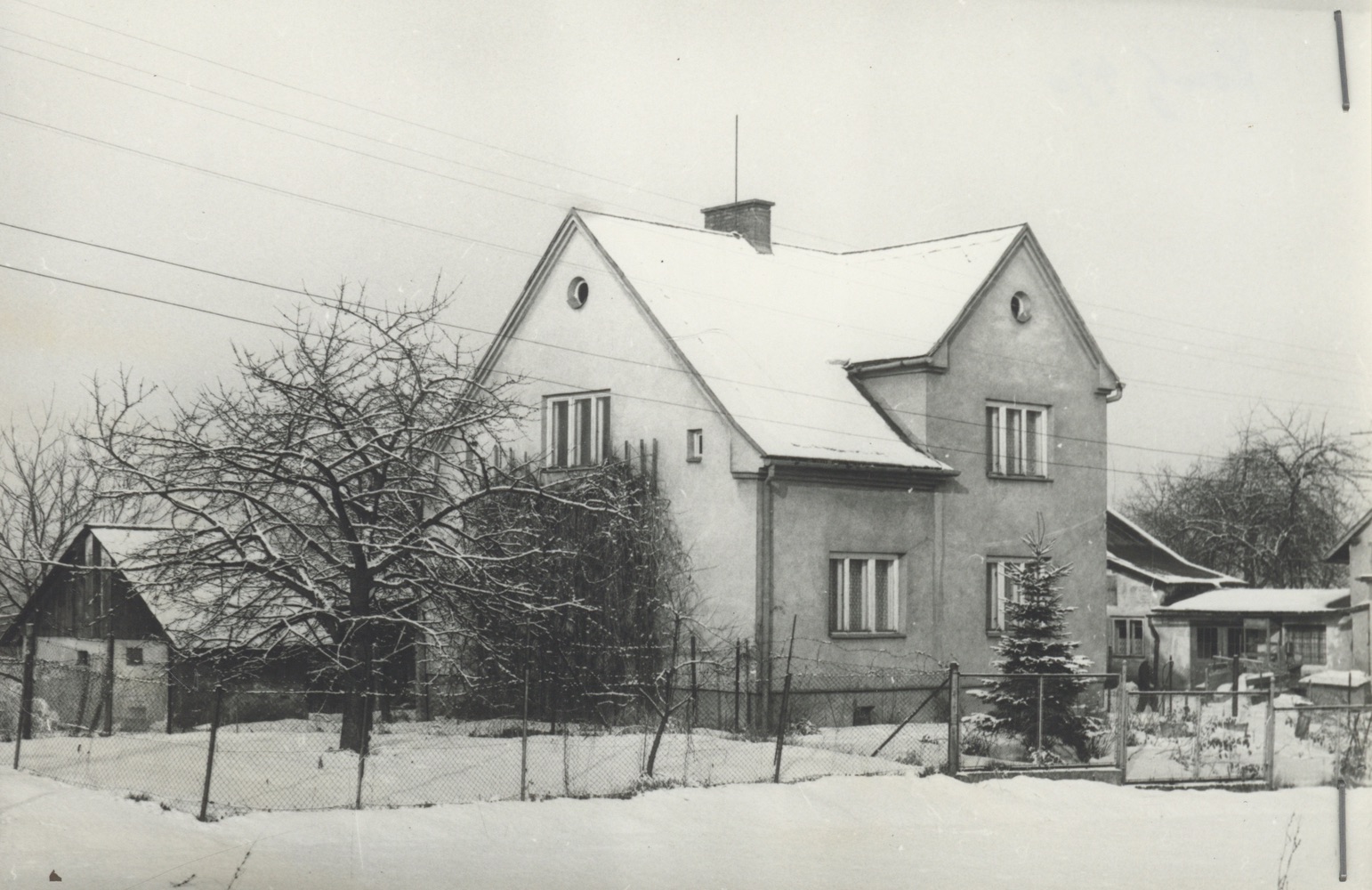 Dům čp. 490 na fotografii z roku 1979 (poslední obyvatelé: Sikora R.)