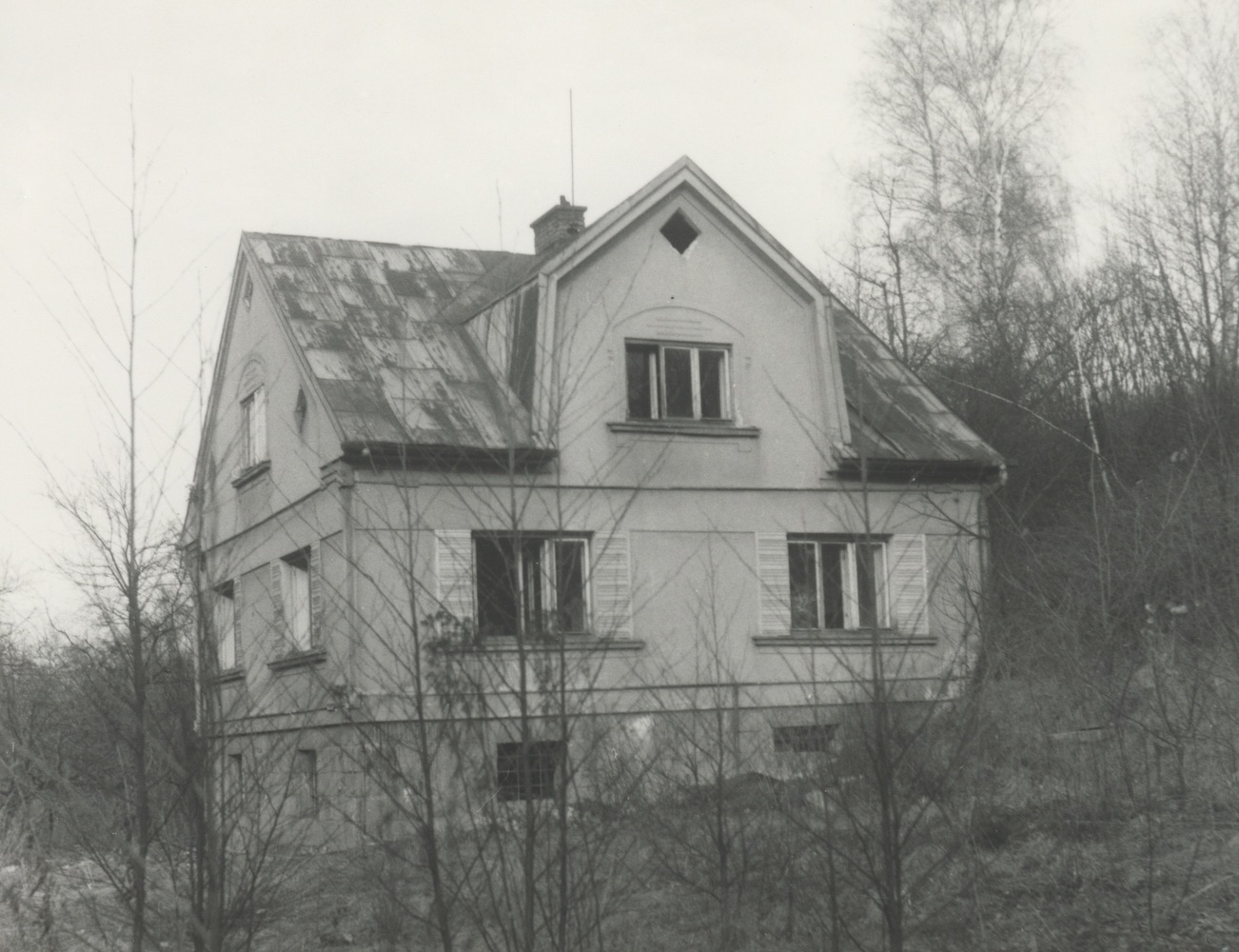 Dům čp. 492 na fotografii z roku 1984 (poslední obyvatelé: Ševčík R.)