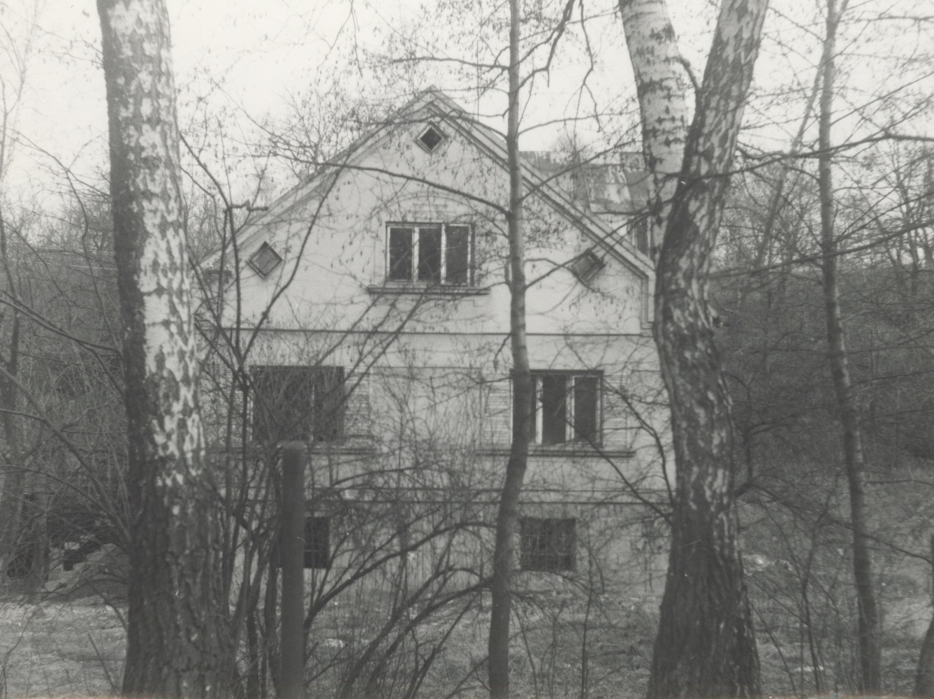 Dům čp. 492 na fotografii z roku 1984 (poslední obyvatelé: Ševčík R.)