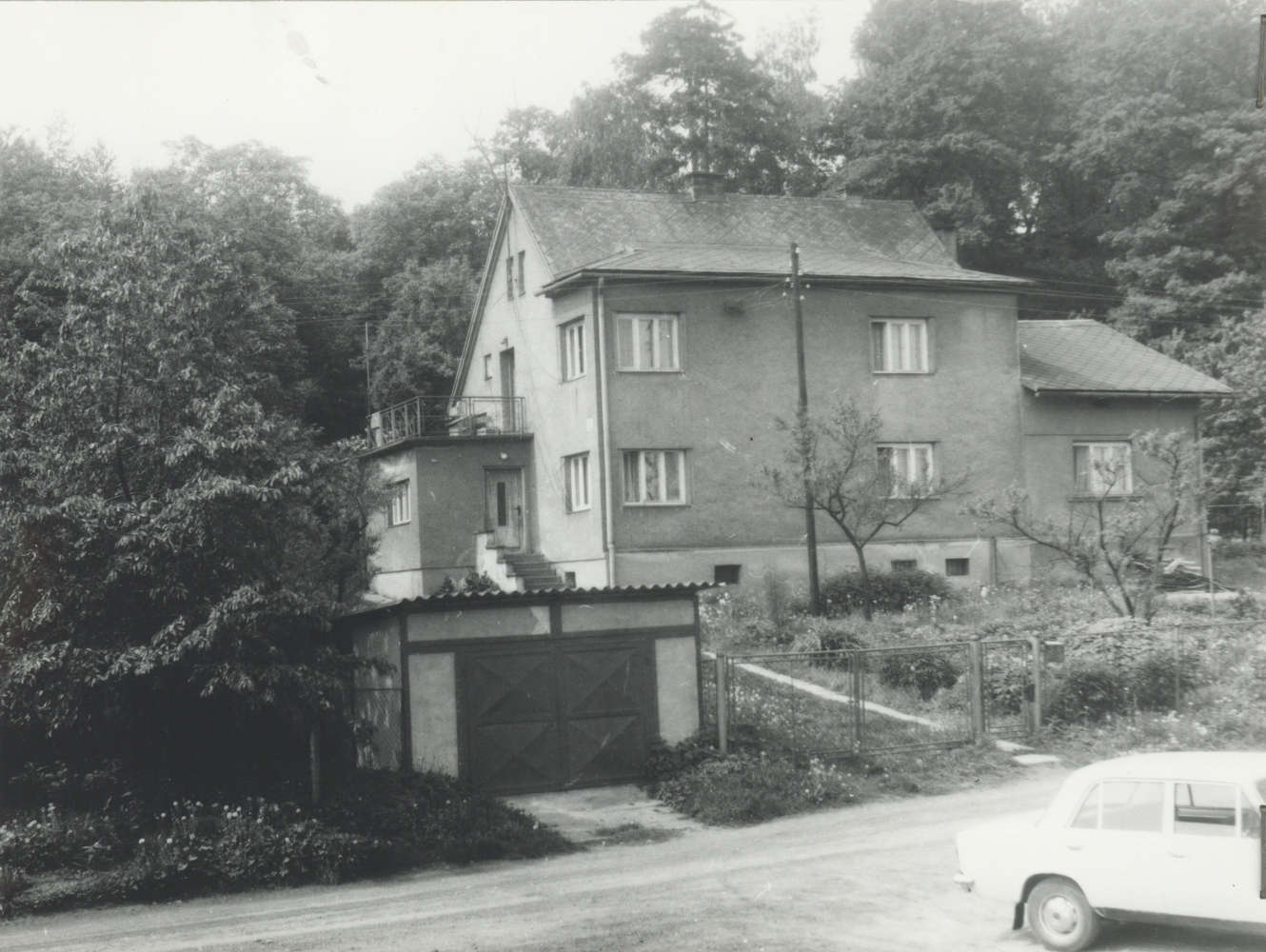 Dům čp. 49 a čp. 547 v roce 1983 (poslední obyvatelé: Smužovi, Makowka R.)