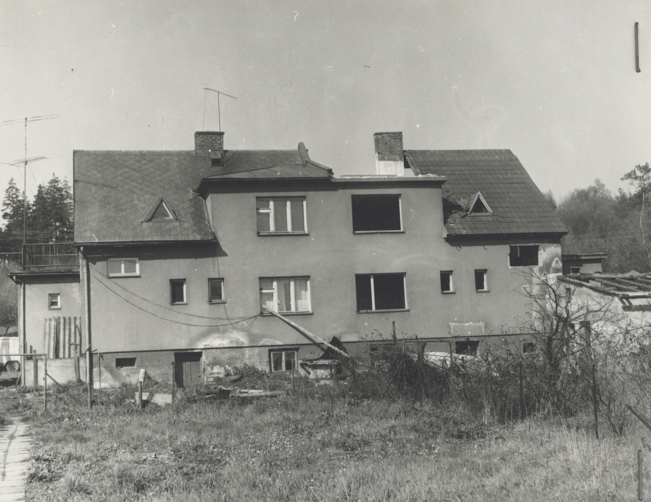 Dům čp. 504, 509 (poslední obyvatelé: Kopplovi) na fotografii z roku 1981