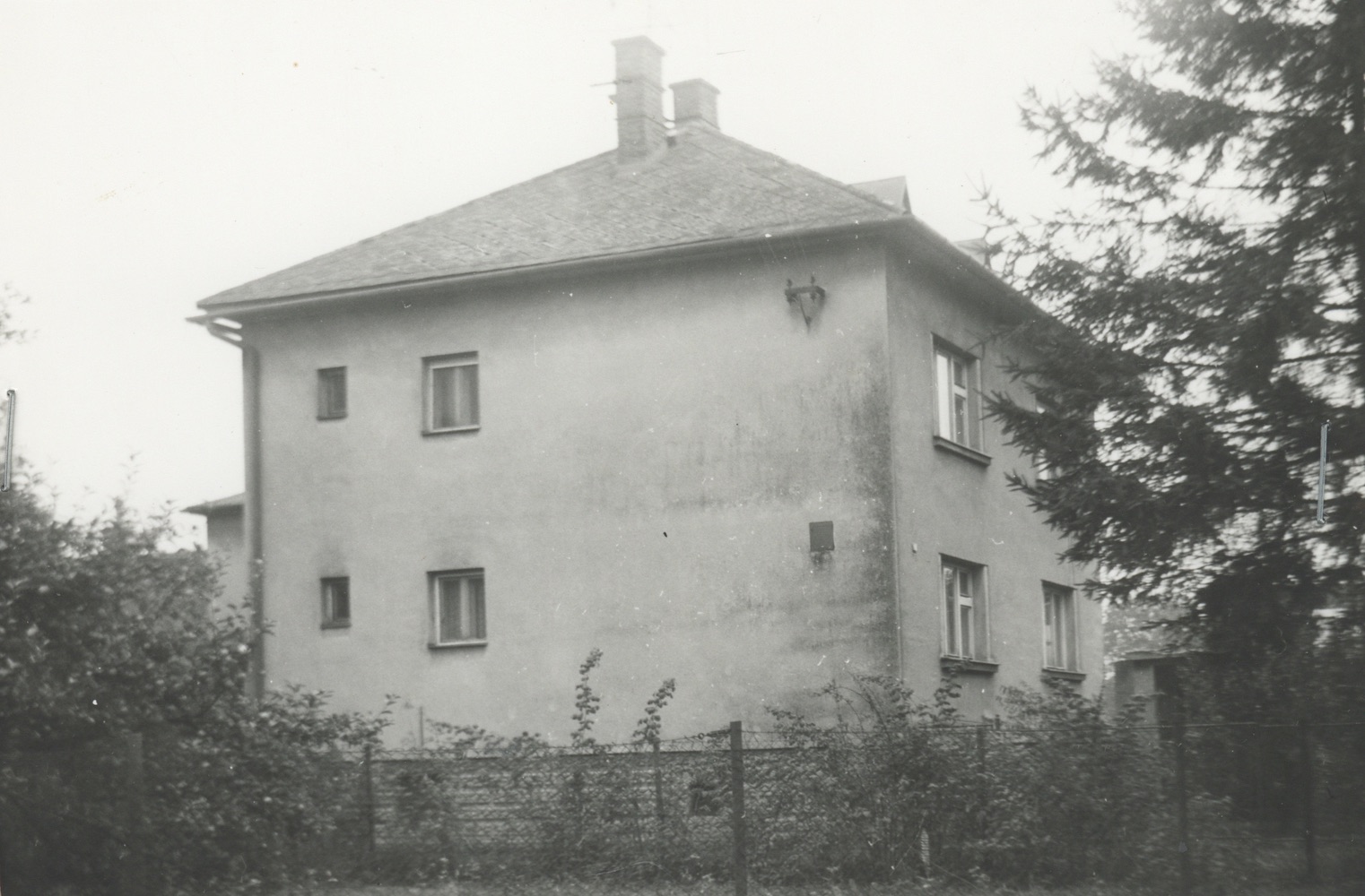 Dům čp. 516 na fotografii z roku 1988 (poslední obyvatelé: Křípal J.)