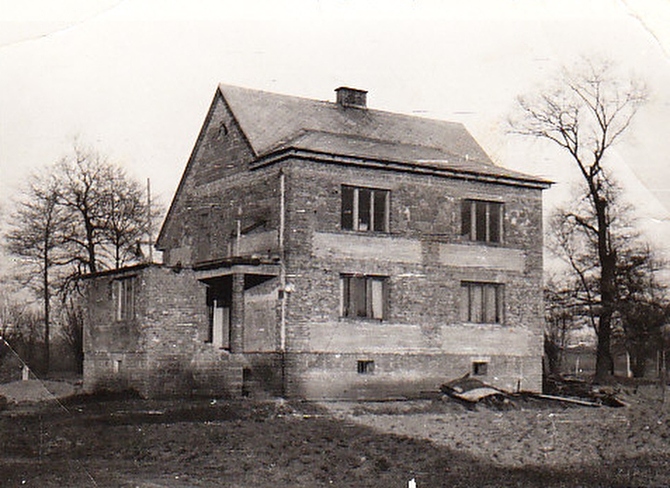 Záběr ze stavby domu čp. 527 (s laskavým svolením p. Táni Pavlíkové, ze soukromé sbírky)