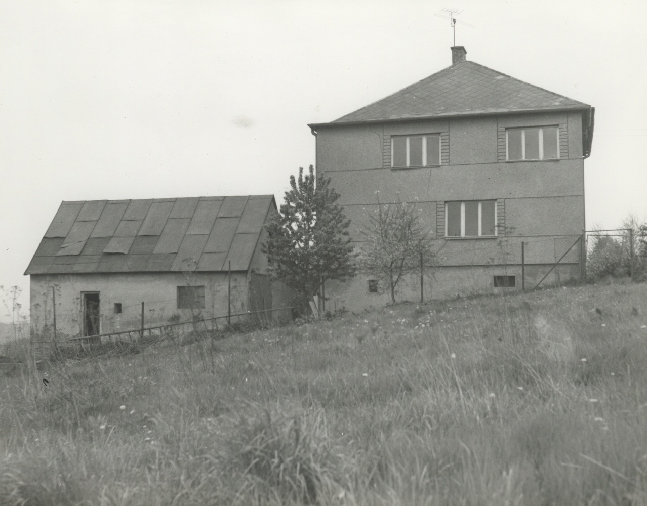 Dům čp. 560 (poslední obyvatelé: Chudzik J., Krystek) na fotografii z roku 1976