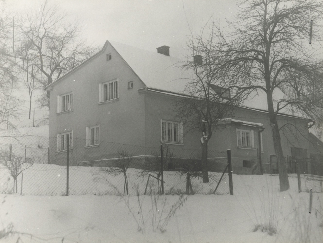 Dům čp. 65 na fotografii z roku 1981 (poslední obyvatelé: Moj, Karpeta L.)
