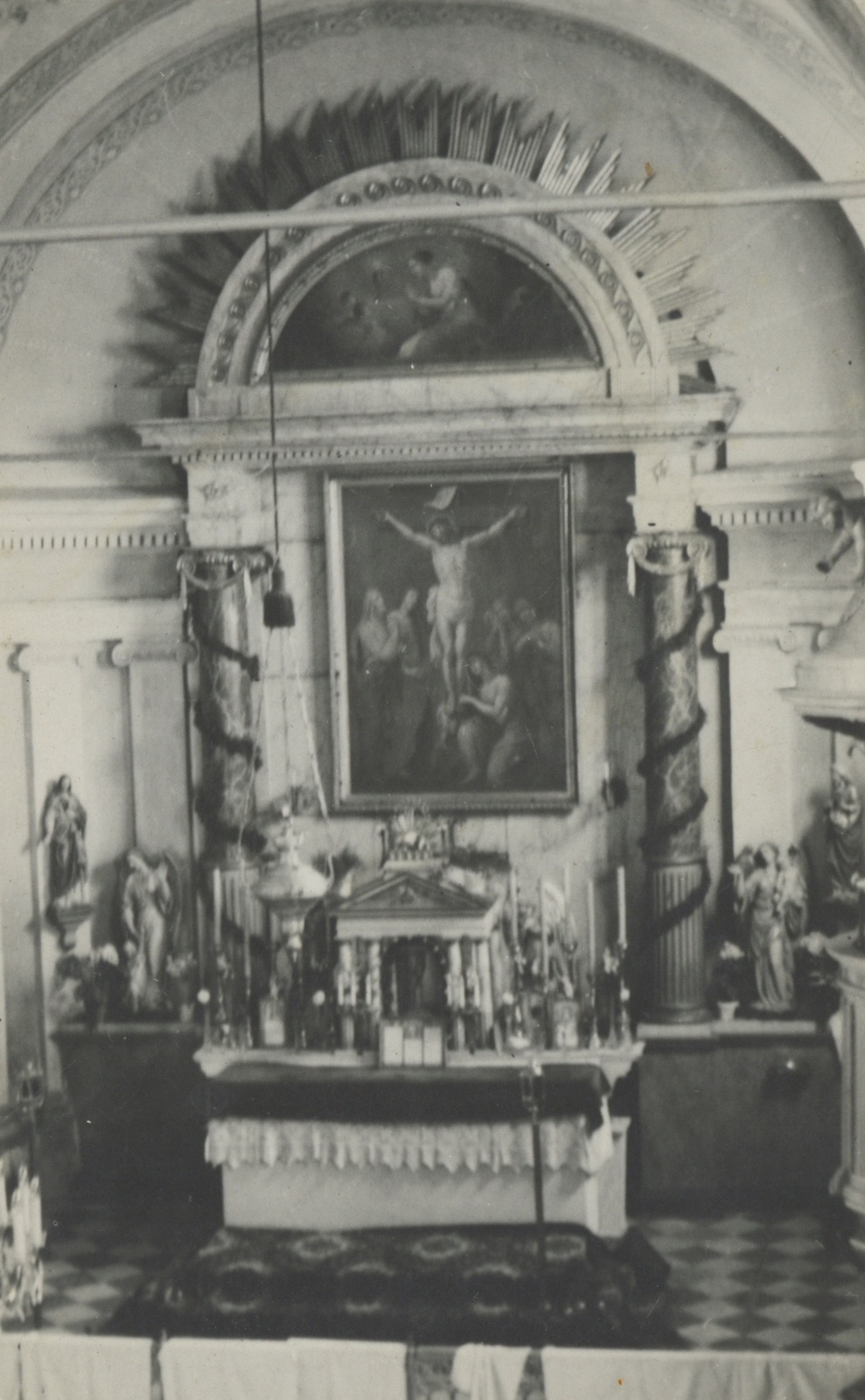 Z interiéru kostela sv. Barbory v Loukách (1942)