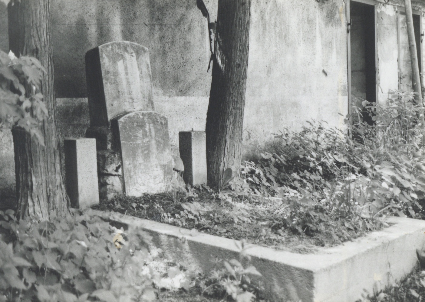 Náhrobek u kostela sv. Barbory v Loukách (Franciszek Kubas +1919)