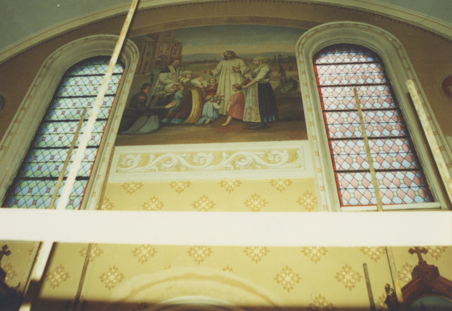 Interiér kostela sv. Barbory v Loukách (1995)