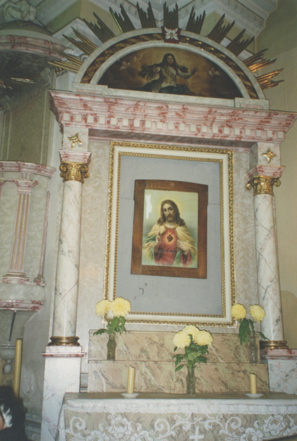 Interiér kostela sv. Barbory v Loukách (1995)