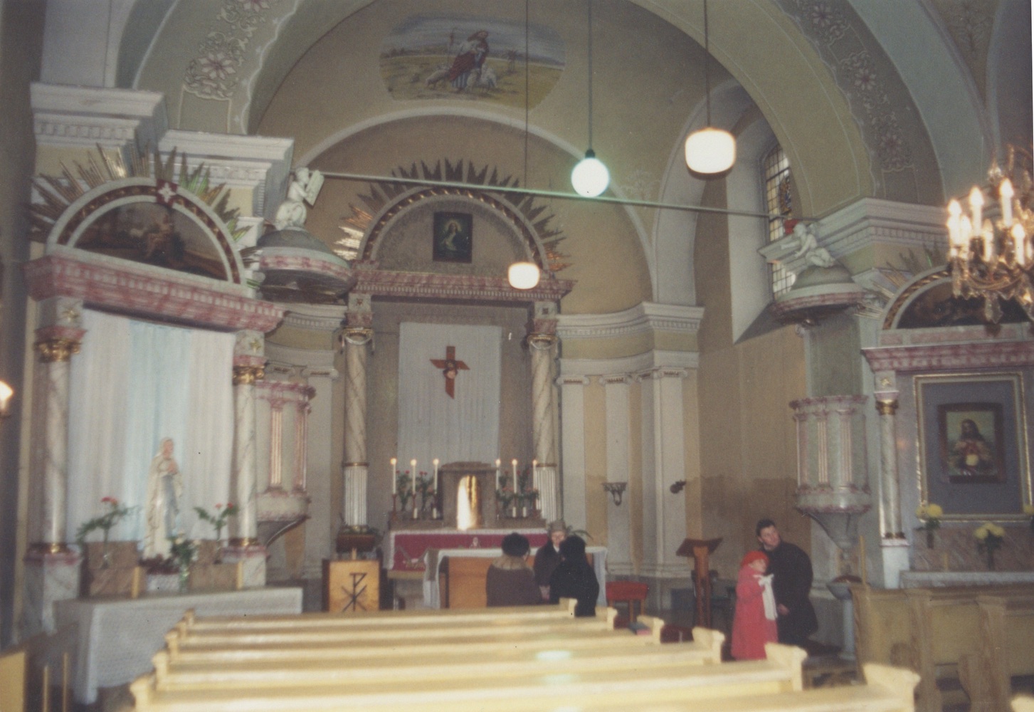 Interiér kostela sv. Barbory v Loukách (1995)