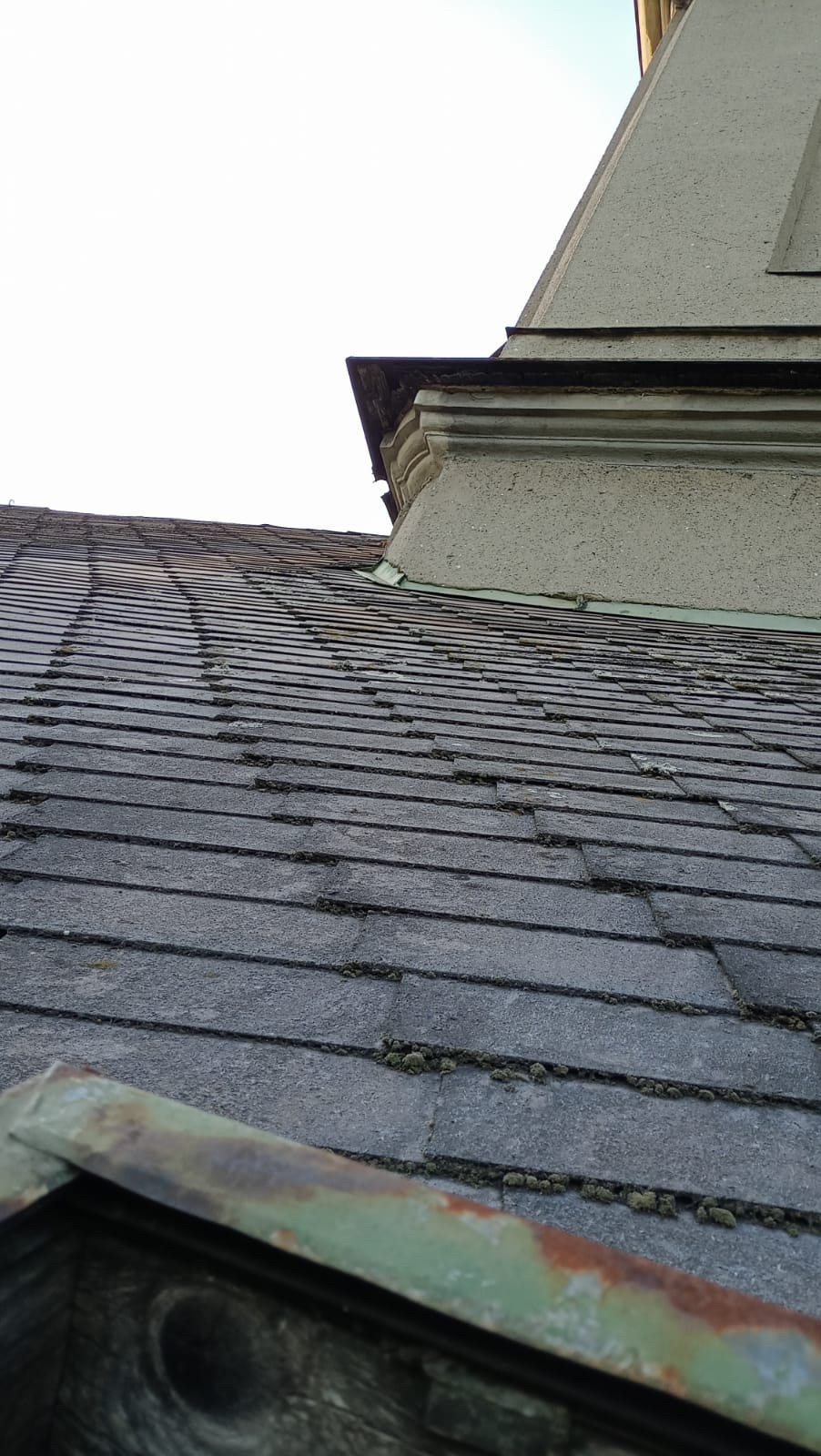 Detailní záběry dokumentující stav chátrajícího kostela sv. Barbory v Loukách (se svolením autora fotografie p. R. Rottera)