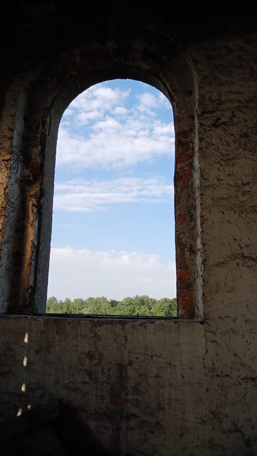Detailní záběry dokumentující stav chátrajícího kostela sv. Barbory v Loukách (se svolením autora fotografie p. R. Rottera)