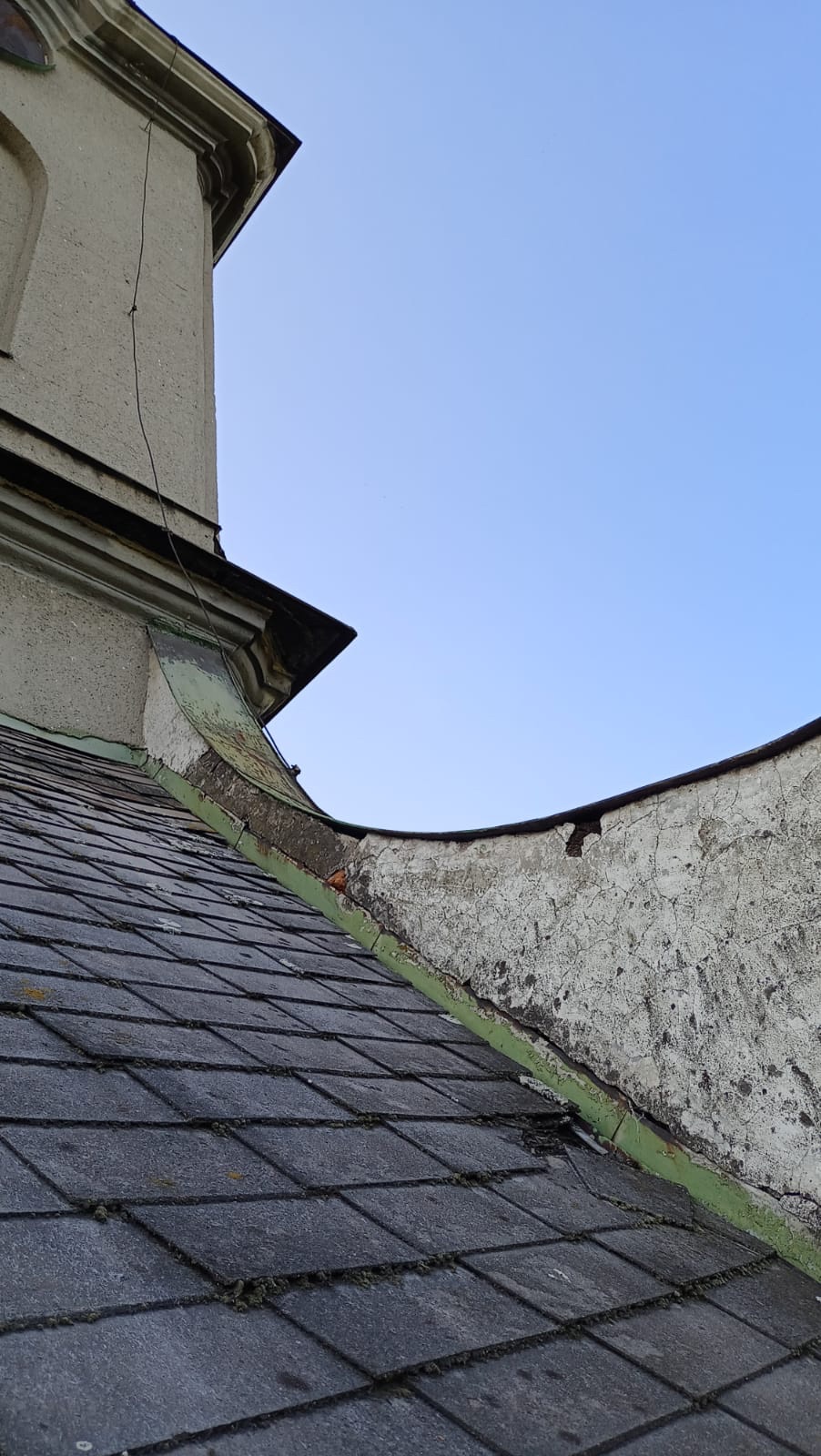 Detailní záběry dokumentující stav chátrajícího kostela sv. Barbory v Loukách (se svolením autora fotografie p. R. Rottera)