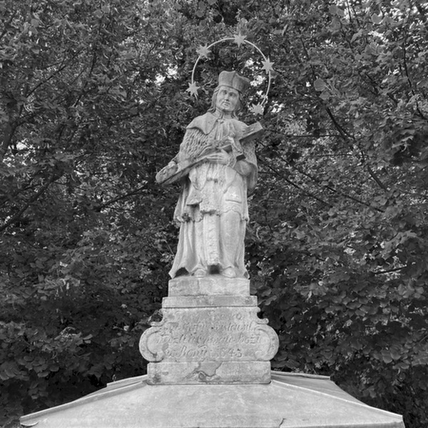 Stacks Image 1943