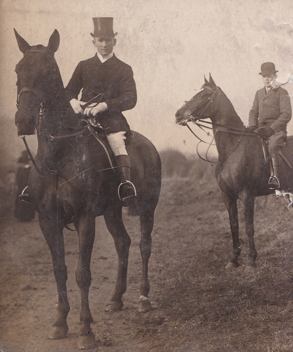 V popředí štolmistr Johann Kula (Zdroj: E. Schweserová, P. Bindač: SOLCA Tajemství zámeckého parku = KLIK NA FOTOGRAFII. Foto z rodinné sbírky Eduarda Kuly)