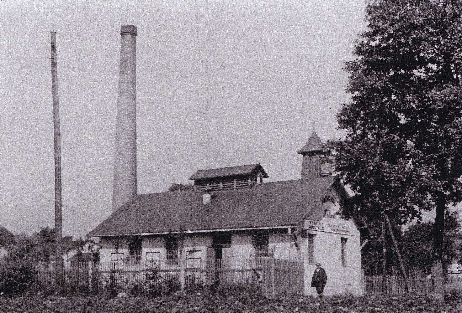 Lázně Jodosol, čp. 153 (Zdroj: E. Schweserová, P. Bindač: SOLCA Tajemství zámeckého parku = KLIK NA FOTOGRAFII. Foto ze soukromé sbírky Zdeňka Janulka)