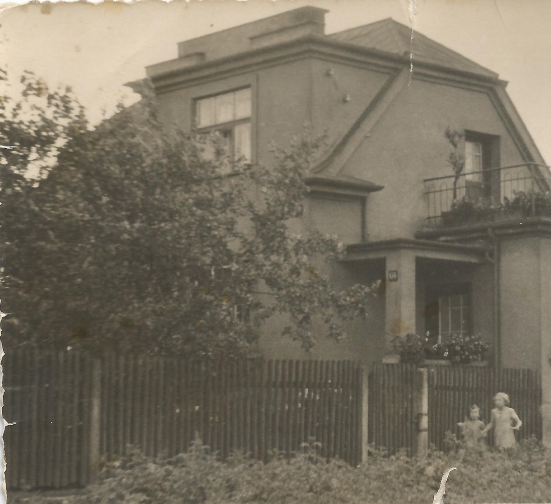 Dům čp. 176 v Solci (S laskavým svolením p. Jindřišky Gaszczykové roz. Chlebikové, ze soukromé sbírky)