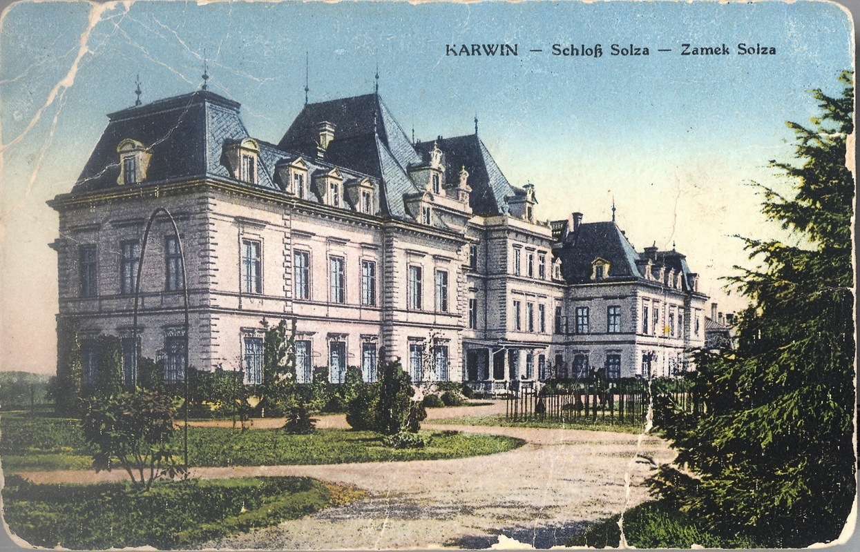 Zámek Larisch-Mönnichů v Solci, čelní pohled. (Kolorovaná pohlednice, Státní okresní archiv Karviná, 600)