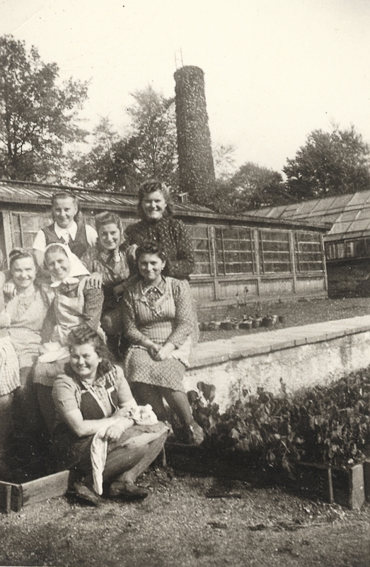 Fotografie z areálu zahradnictví hraběte Larisch-Mönnicha u zámku v Solci