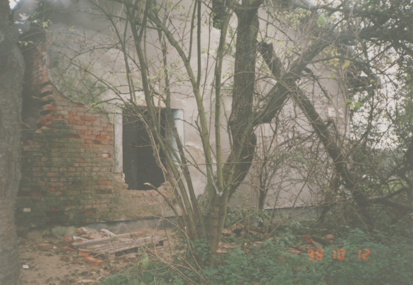 Dům čp. 219 na fotografii z roku 1998