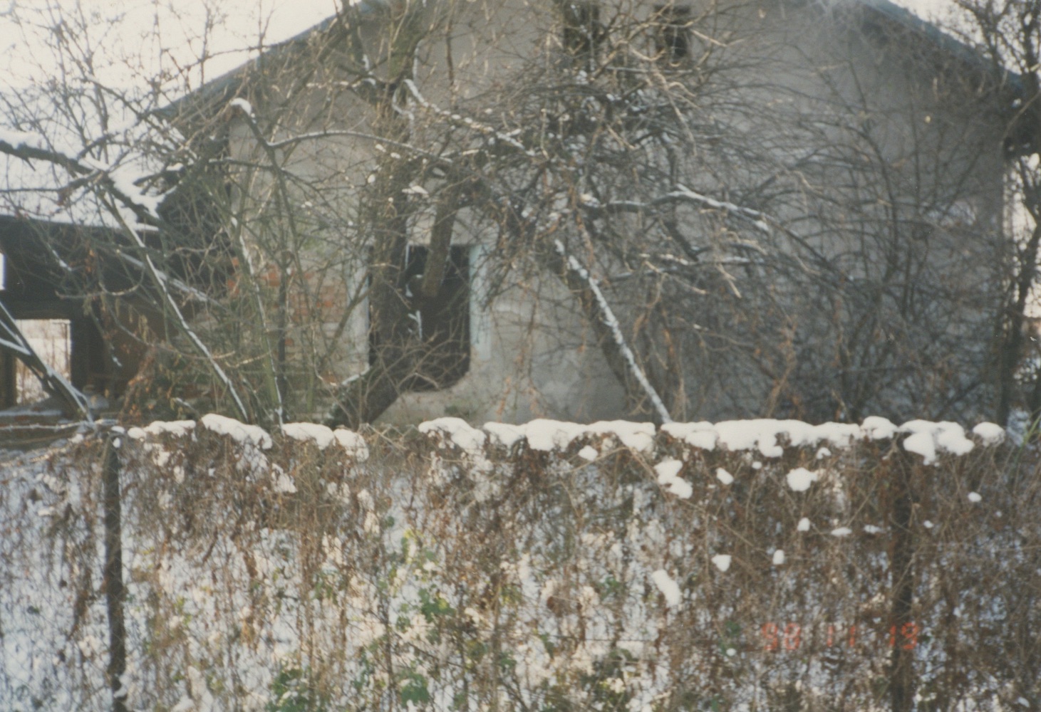 Dům čp. 219 na fotografii z roku 1998