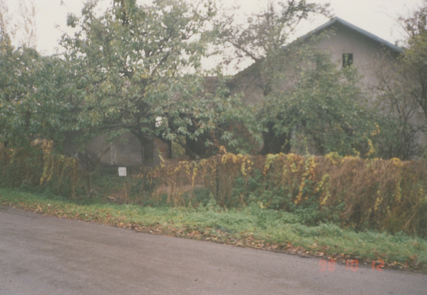Dům čp. 219 na fotografii z roku 1998