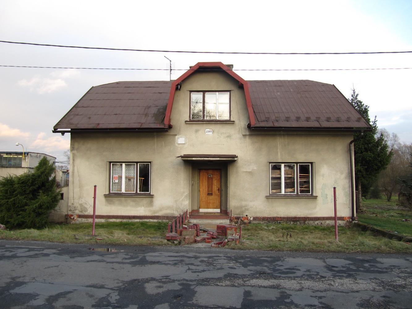 Dům čp. 221 naproti kaple sv. Josefa na Sovinci (pozdější čp. 2089) - stav v prosinci 2014 (s laskavým svolením p. Jana Polakoviče, ze soukromé sbírky)