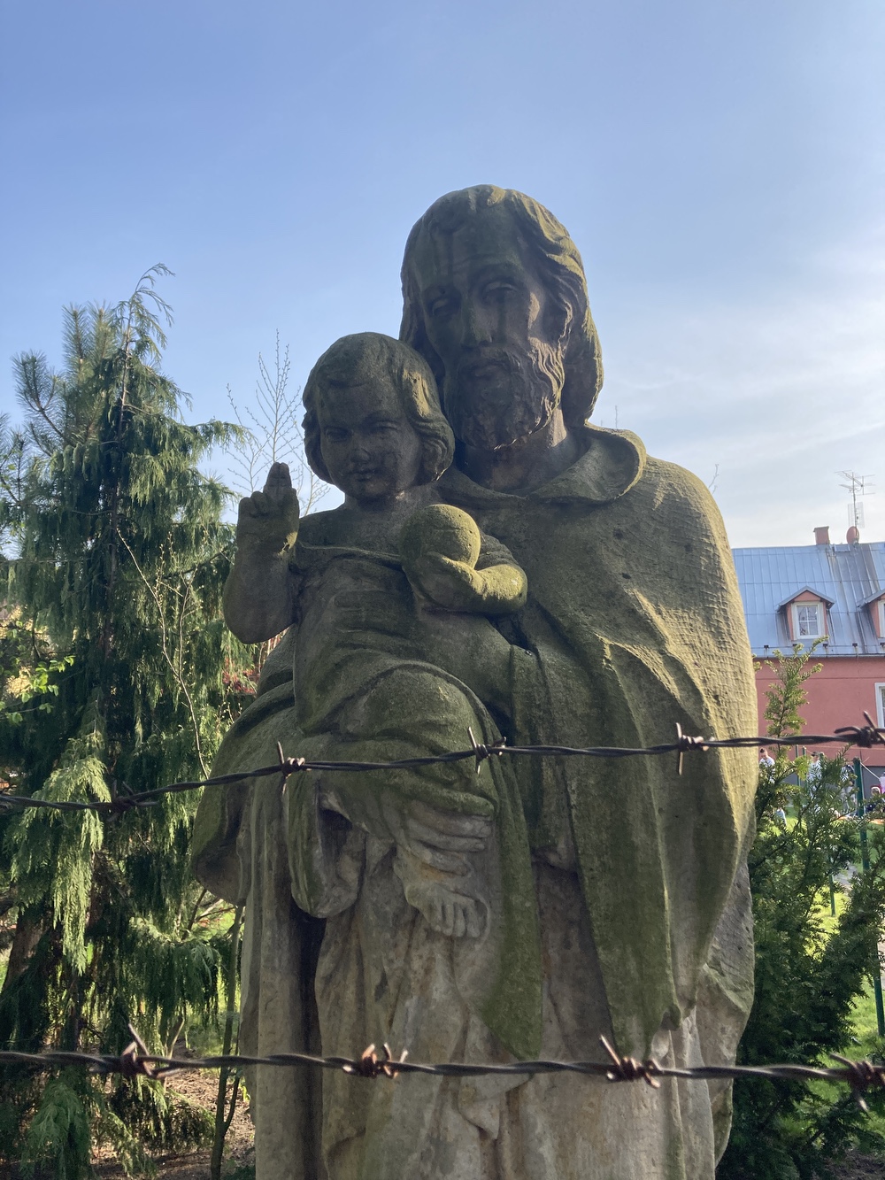 Socha sv. Josefa s Ježíšem (Mizerov, ul. Žižkova, u čp. 1447/3)
