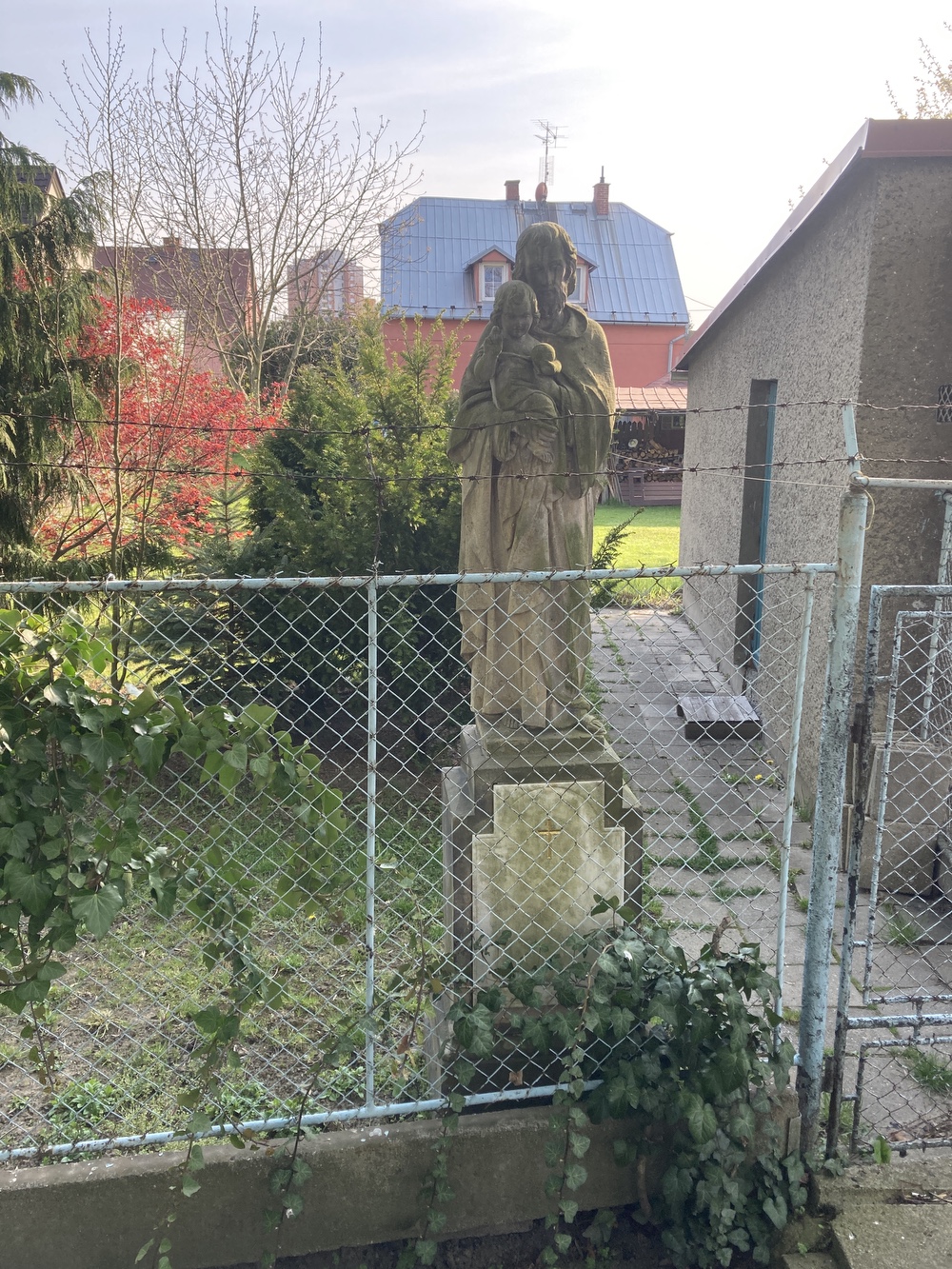 Socha sv. Josefa s Ježíšem (Mizerov, ul. Žižkova, u čp. 1447/3)