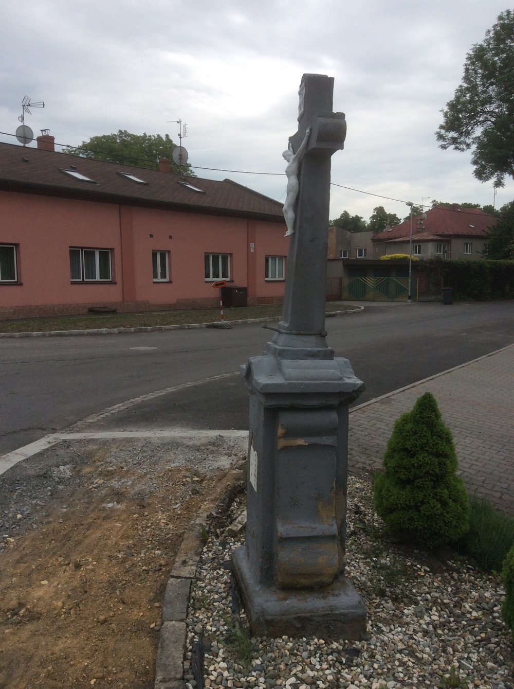 Kamenný kříž s Kristem a starozákonními deskami (Fryštát, ul. Ostravská, u čp. 746/17)
