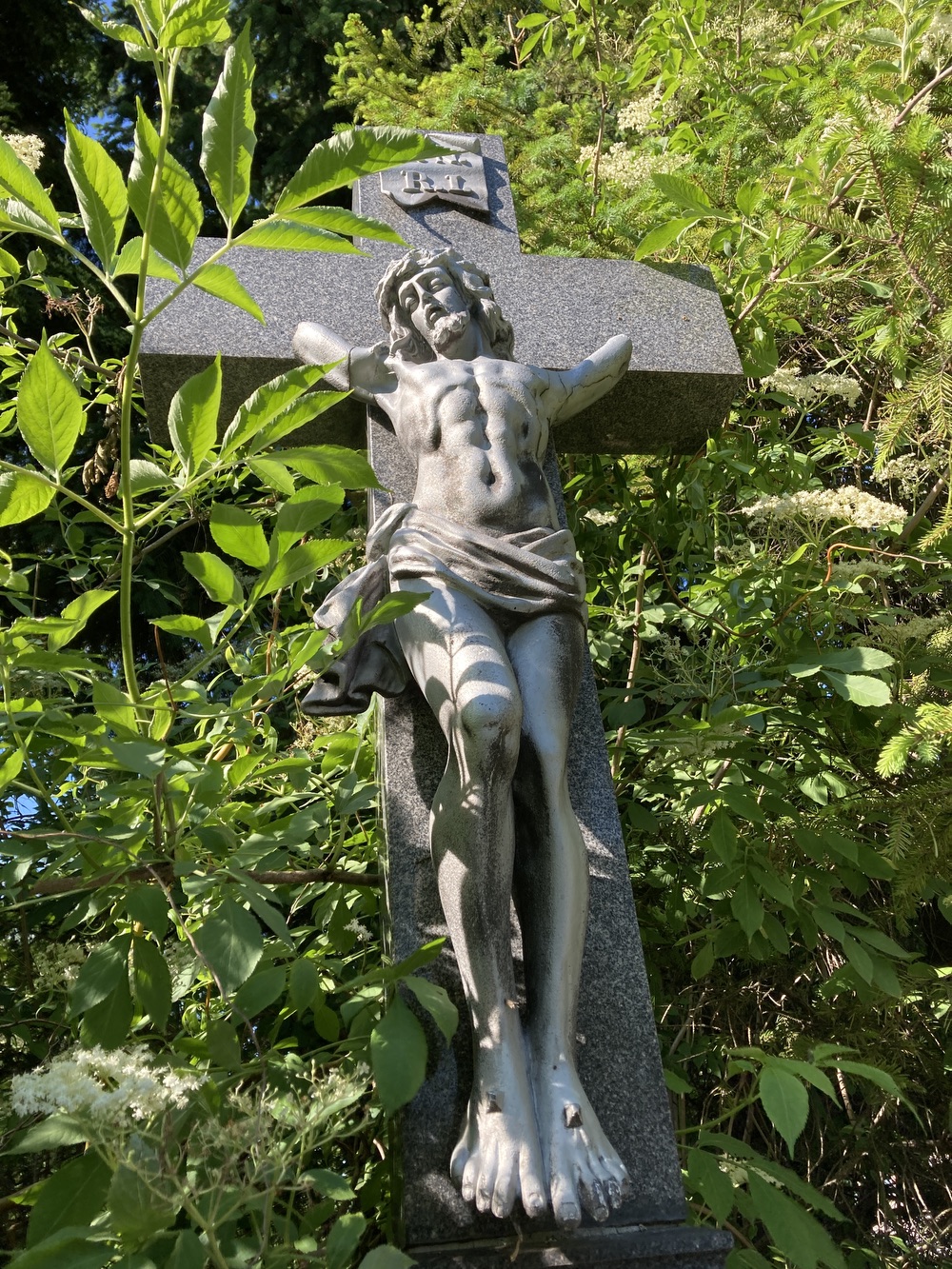 Krucifix s medailonem Panny Marie s Ježíšem (vročení: 1932-1990)