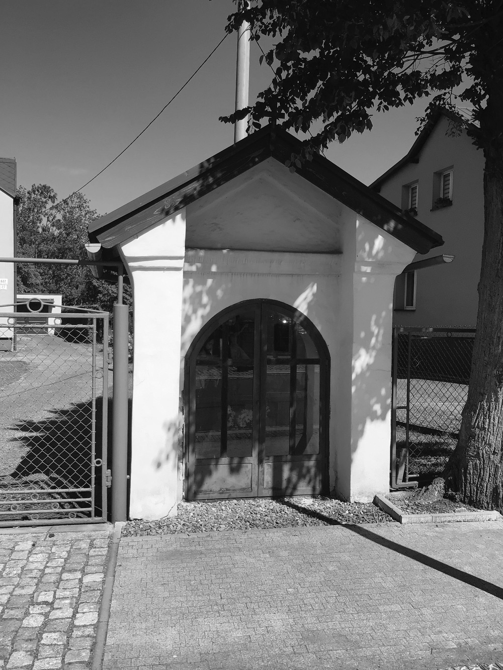 Kaplička na ulici Lázeňská, v Karviné - Darkově (u domu čp. 637/27). KULTURNÍ PAMÁTKA